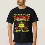 T-shirt Poison de Funny Saying Birthday Birthday<br><div class="desc">La funny saying birthday birthday git-shirt est le meilleur poison pour maman,  papa,  grand-mère,  grand-père pour le poil. "Please don't retouch my wrinkles. It Took Me si long to earn them."</div>