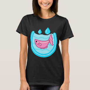 T-shirt Poisson rose dans l'eau bleue avec des gouttelette