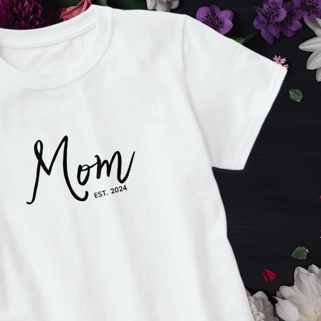 T-shirt Police d'écriture noire établie Maman (Créateur téléchargé)