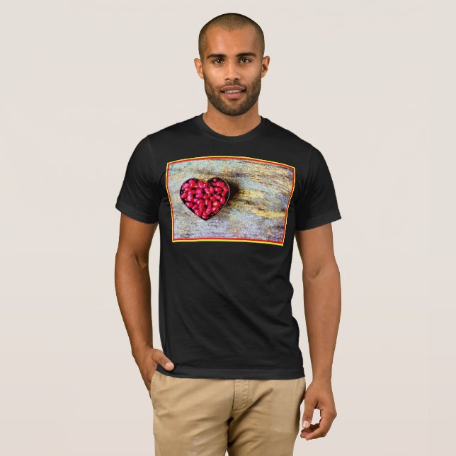 T-shirt "Pomegranates Heart Fruit" Belle Photo. Commandez  (Devant entier)
