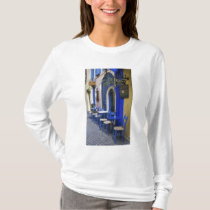 T-shirt Porte colorée bleue et revêtement d'un vieil hôtel