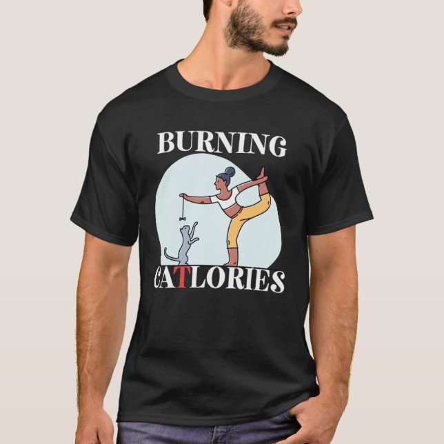 T-shirt Posture de yoga de chat Brûlant des calories Thème (Devant)