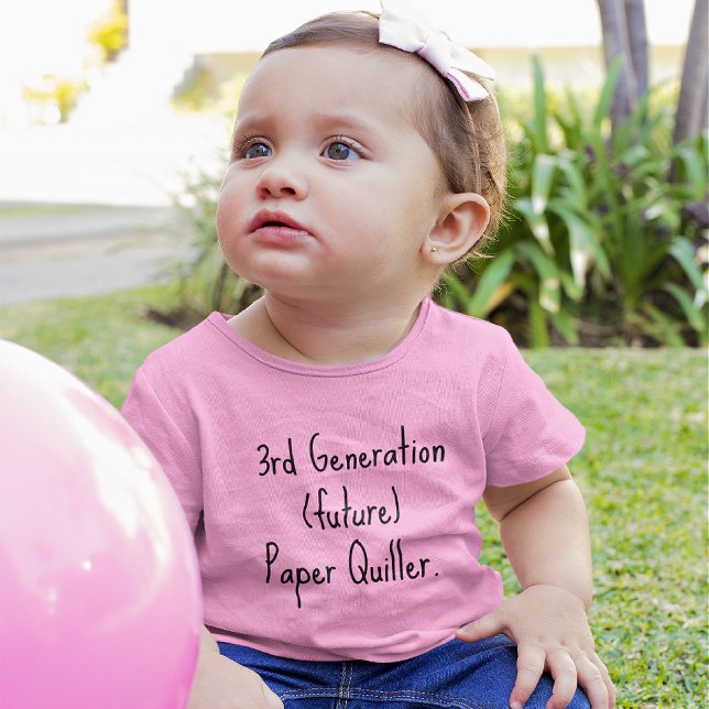 T-shirt Pour Bébé 3e génération (futur) Quiller, Fine Jersey rose (Créateur téléchargé)