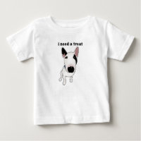 Adorable English Bull Terrier veut une friandise