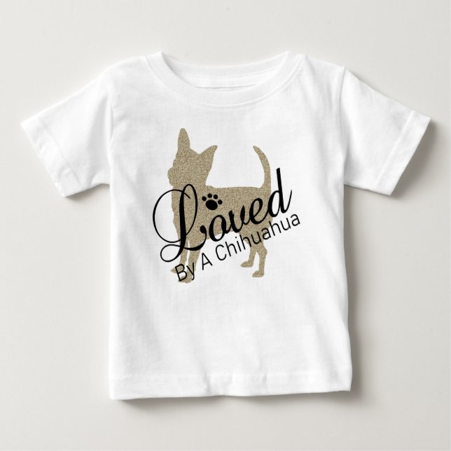 T-shirt Pour Bébé Aimé Par Un Chihuahua Baby Tee (Devant)