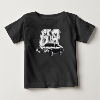 T-shirt Pour Bébé AMC AMX 1969 Vue trois quarts avec voiture