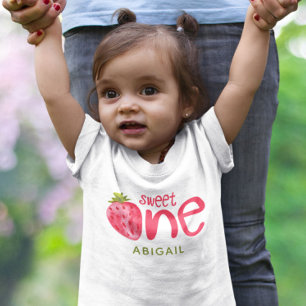 T-shirt Pour Bébé Anniversaire personnalisé Sweet One Strawberry 1èr