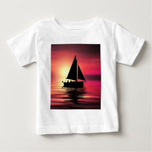 T-shirt Pour Bébé Bateau à voile au coucher du soleil sur la mer - C