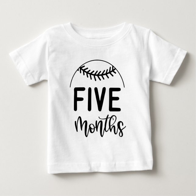 T-shirt Pour Bébé Bébé de cinq mois atteint un jalon de baseball - (Devant)