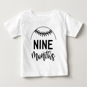 T-shirt Pour Bébé Bébé de neuf mois de baseball - Jalons de bébé de