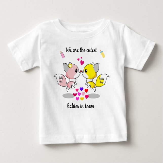 T-shirt Pour Bébé Bébé mignon renards s'embrasser avec des imprimés  (Devant)