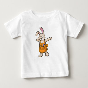 T-shirt Pour Bébé Bunny comme coiffeur avec peigne et ciseaux
