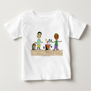 T-shirt Pour Bébé Caractères de dessin avec seau de ballons.