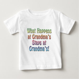 T-shirt Pour Bébé Ce qui se produit aux séjours de la grand-maman