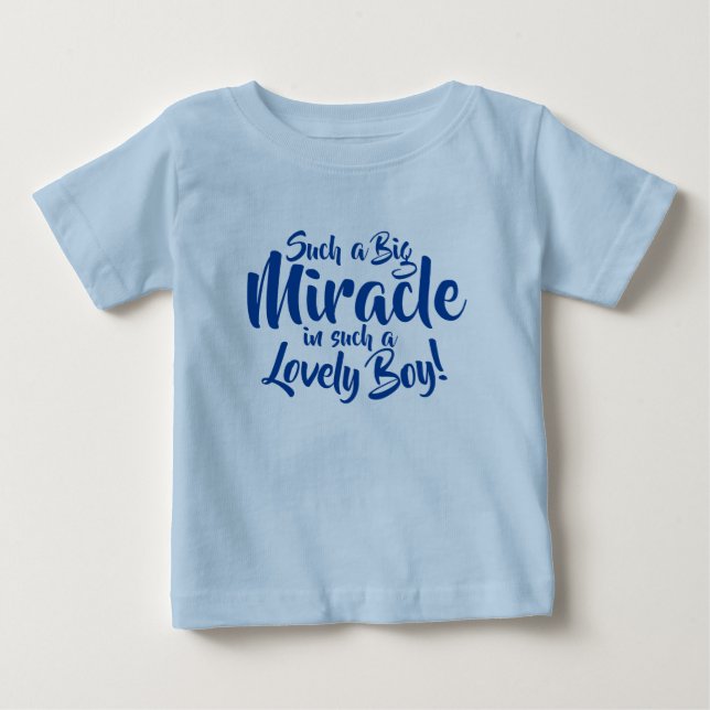 T-shirt Pour Bébé Changer un texte si grand miracle dans un garçon a (Devant)