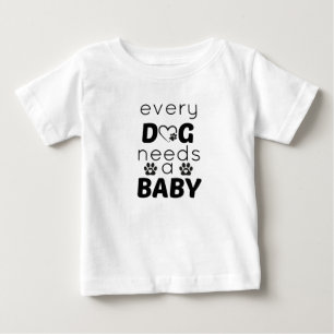 T-shirt Pour Bébé Chaque chien a besoin d'un bébé, pour garçon et fi