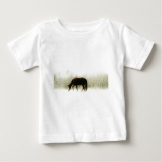 T-shirt Pour Bébé Cheval Brown au chocolat dans le brouillard