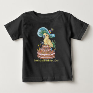 T-shirt Pour Bébé cockatoo perché sur gâteau d'anniversaire casquett