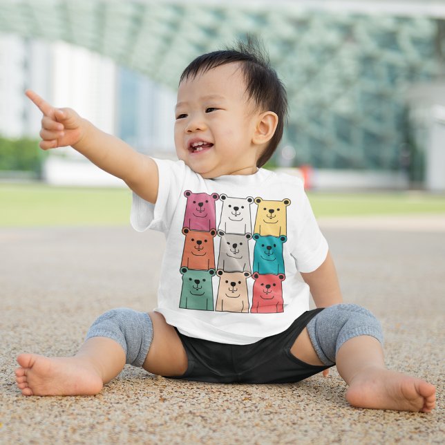 T-shirt Pour Bébé Colorful (Baby pointing at something and smiling with teddy bear T-shirt)