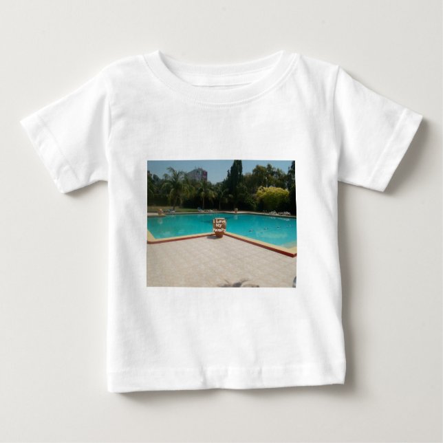 T-shirt Pour Bébé Cool Hakuna Matata Pool Side I love My Family.jpg (Devant)