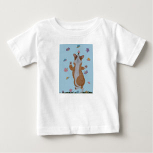 T-shirt Pour Bébé Corgi gallois dansant avec des papillons