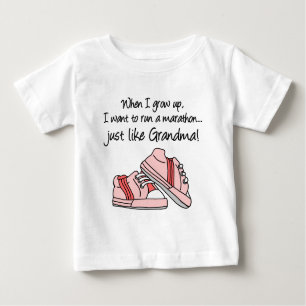 T-shirt Pour Bébé Courez le marathon juste comme ma grand-maman
