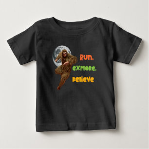 T-shirt Pour Bébé Course d'aventure Sasquatch Believe Design