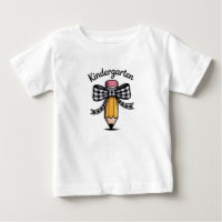 Crayon à papillon de maternelle d'enseignante d'éc