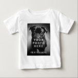 T-shirt Pour Bébé Créez votre propre photo simple et texte personnal<br><div class="desc">Transformez votre petit bout en une toile adorable avec ce t-shirt entièrement personnalisable pour tout-petit/bébé. Parfait pour les anniversaires, les événements familiaux, les annonces spéciales ou simplement pour une touche de cuteness au quotidien, ce t-shirt présente une zone de photo audacieuse où vous pouvez télécharger n'importe quelle image - un...</div>