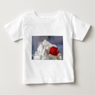 T-shirt Pour Bébé Crème aux fraises dans un bol de verre