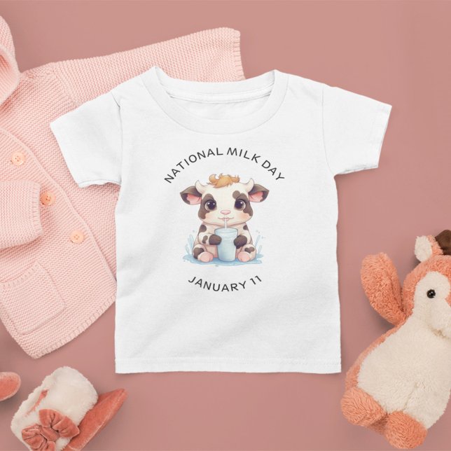 T-shirt Pour Bébé Cute Noir & Blanc Kawaii Bébé Vache Boire Lait (Créateur téléchargé)