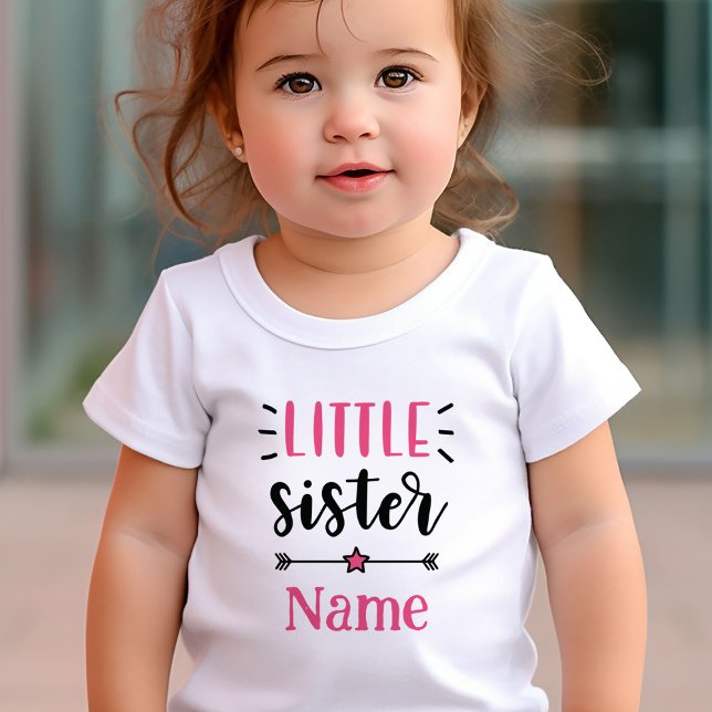 T-shirt Pour Bébé Cute Petite Soeur Personnalisée (Cute Personalized Little Sister Baby T-Shirt)