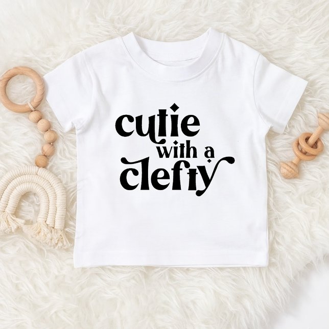 T-shirt Pour Bébé Cutie avec un T-shirt bébé très propre (Créateur téléchargé)