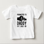 T-shirt Pour Bébé Doted to daddy est 2022 new dad fathers day<br><div class="desc">Doted to daddy est 2022 new dads baby pregnancy announcement venge idea for men</div>