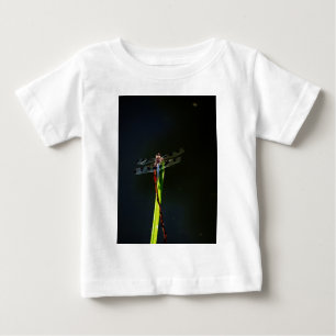 T-shirt Pour Bébé Dragonfly bleu et noir sur gazon vert et rouge