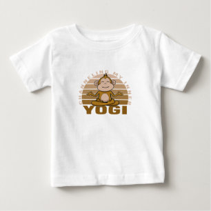 T-shirt Pour Bébé Drôle mignon singe faisant du yoga. drôle de pose 