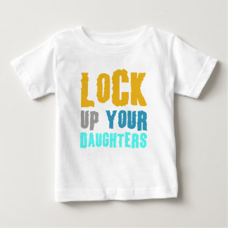 T-shirt Pour Bébé enfermez vos filles !