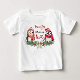 T-shirt Pour Bébé Est en train de tourner deux   Pingouin Noël 2e an
