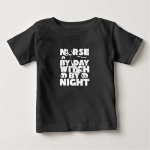 T-shirt Pour Bébé Halloween Nurse By Day Witch By Nights