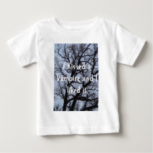 T-shirt Pour Bébé J'ai embrassé un vampire et j'ai aimé ça