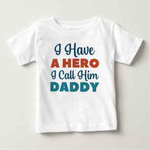 T-shirt Pour Bébé J'ai un héros que j'appelle Papa