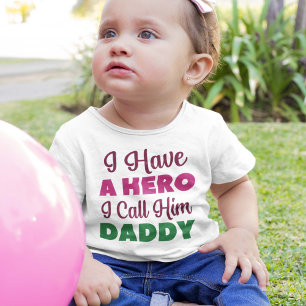 T-shirt Pour Bébé J'ai un héros que j'appelle Papa