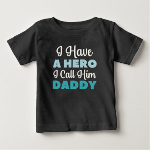 T-shirt Pour Bébé J'ai un héros que j'appelle Papa