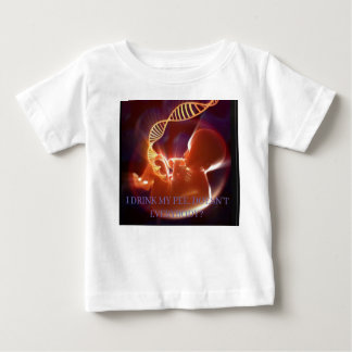 T-shirt Pour Bébé Je bois mon pipi, n’est-ce pas tout le monde ?