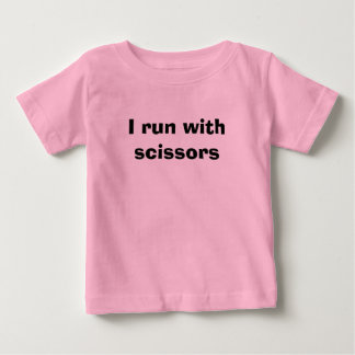 T-shirt Pour Bébé Je cours avec des ciseaux