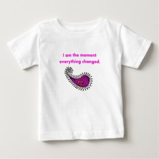T-shirt Pour Bébé Je Suis Le Moment Pink Paisley