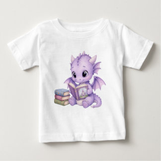 T-shirt Pour Bébé Joli bébé dragon violet lisant un livre d'histoire