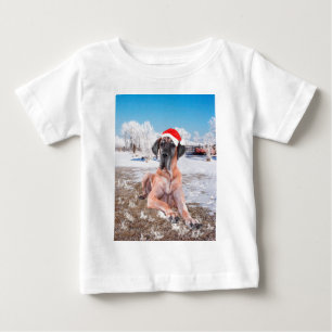 T-shirt Pour Bébé Joli chien Great Dane assis dans la neige avec un 