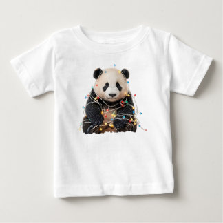 T-shirt Pour Bébé Joli panda emmêlé dans les lumières de Noël