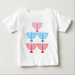 T-shirt Pour Bébé Juifs Menorah juive étincelante chandelabrum<br><div class="desc">Style : Sweatshirt à capuchon de base pour hommes Profitez du confort de ce sweat - shirt à capuche à pullover chaud et grillé. Vous l'adorerez. Fabriqué à partir mélange polycoton de 283 g. avec une surface 100 % coton. Manches montées, emmanchures et bande inférieur à double couture pour plus...</div>